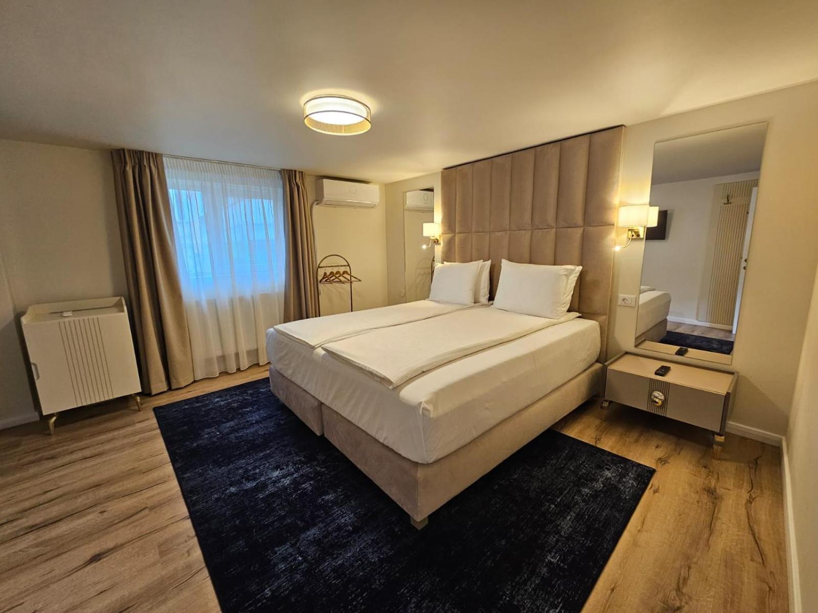 Hotel Queen Râmnicu Vâlcea Extérieur photo