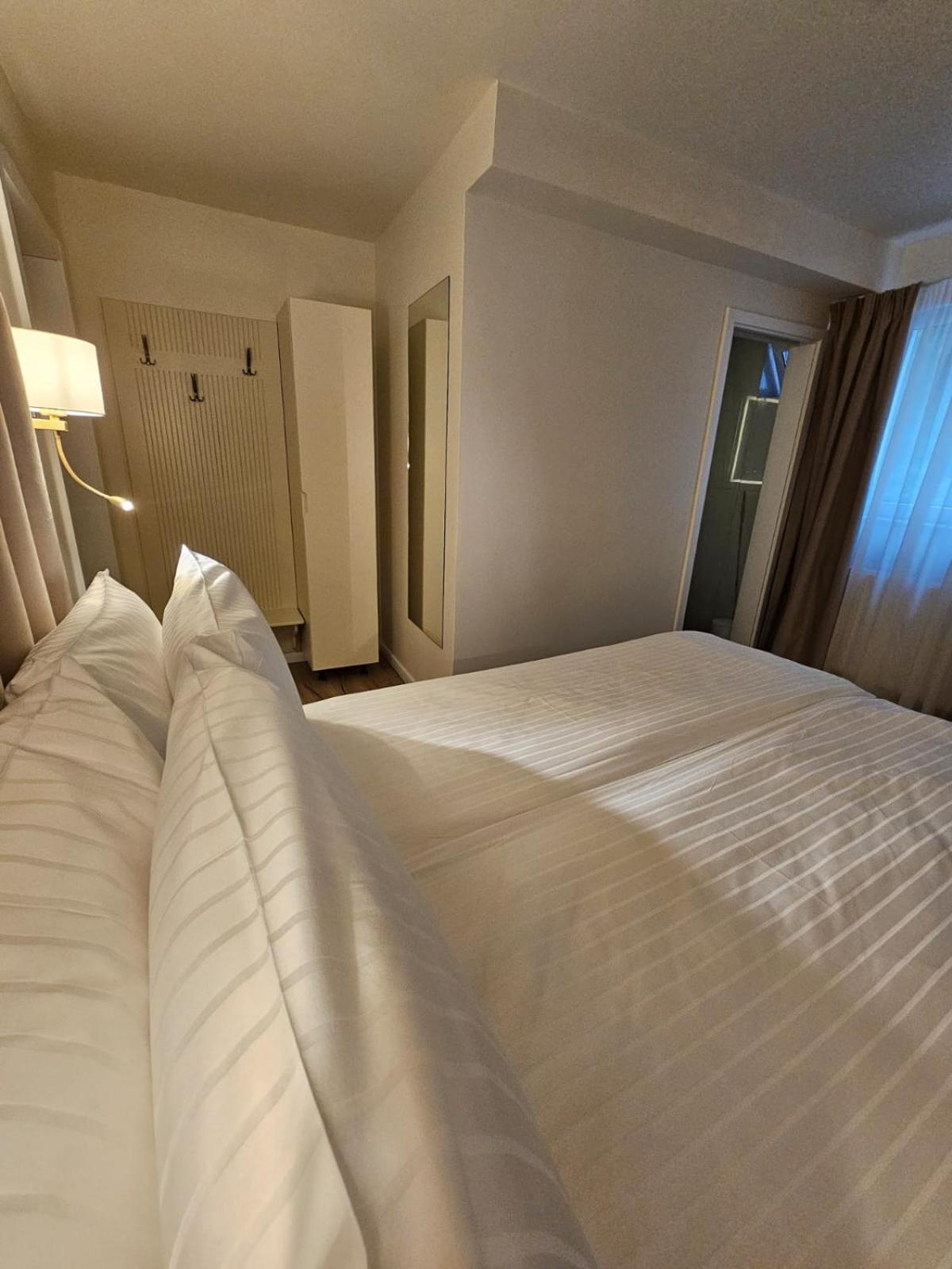 Hotel Queen Râmnicu Vâlcea Extérieur photo